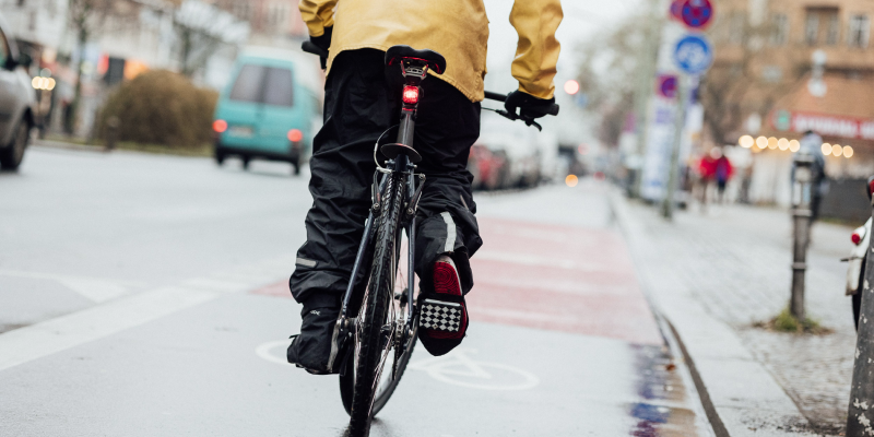 Radfahren im Regen -Tipps zur richtigen Ausrüstung - rutschfeste Pedale